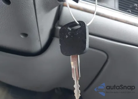 1998 Ford Crown Victoria Lx z USA, uszkodzony, nr VIN 2FAFP74W9WX108338